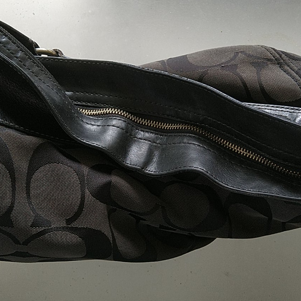 Coach Shoulderbag - Picture 9 of 11